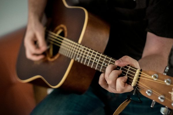 Leçons de guitare : Le guide ultime pour jouer de la guitare